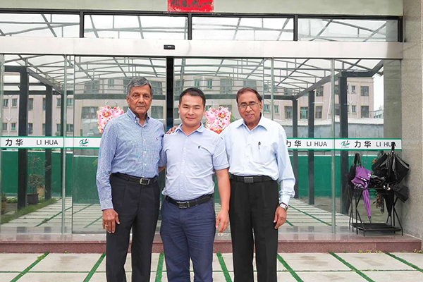 【印度】客戶參觀感應加熱設備生產(chǎn)車間