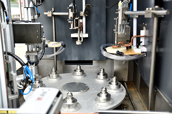 1625813686647299.jpg 盤旋式淬火機床-淬火線圈.jpg